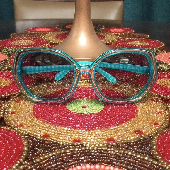 Kate Spade Tote And Sunglasses - Picture 15 of 17